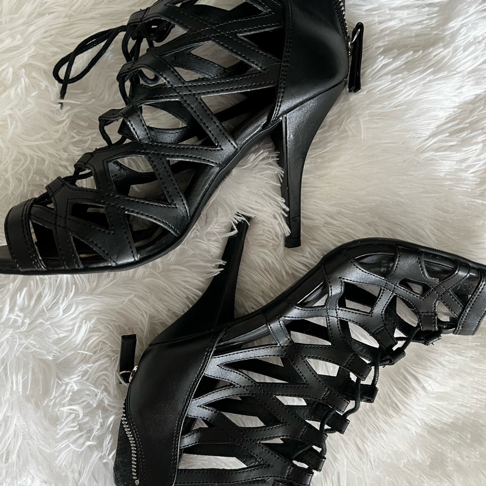 Beautiful heeled sandal :)